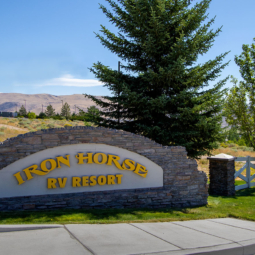 Iron Horse RV Resort :: Sign